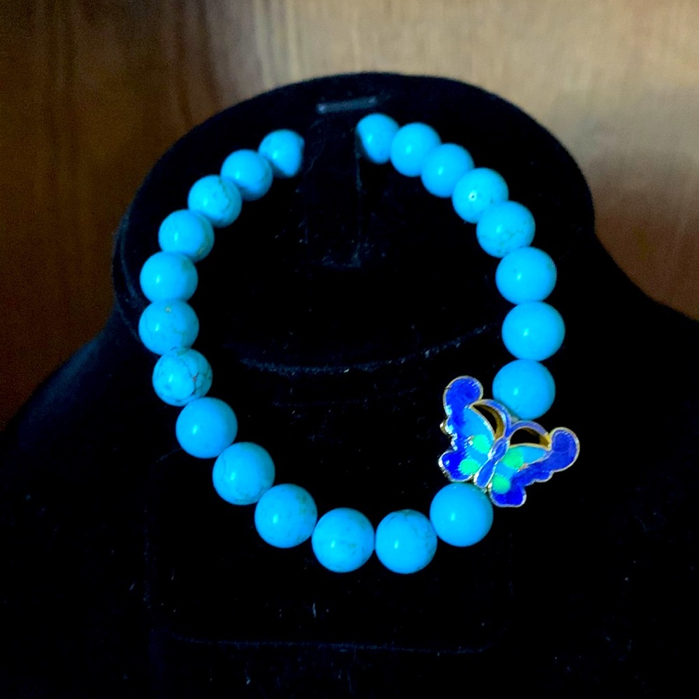 New Turquoise Bead Stretch Bracelet with Enameled Butterfly 🦋